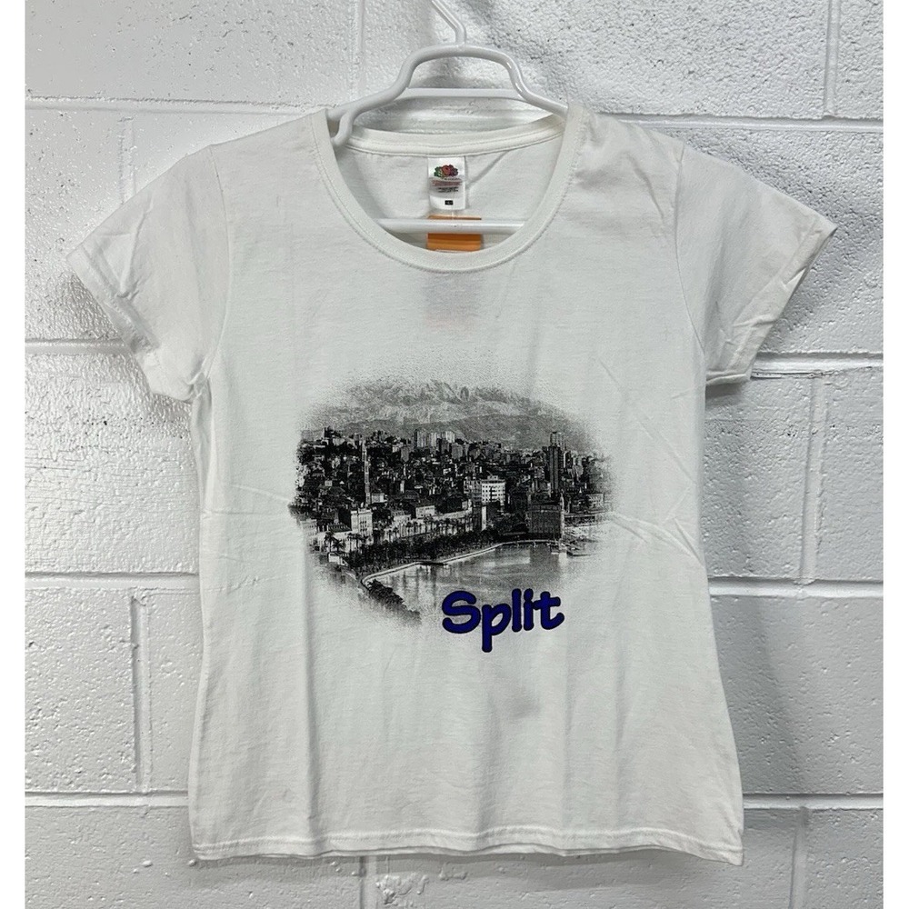 Fruit of the Loom T-Shirt White Split Croatia Graphic / Women's Large